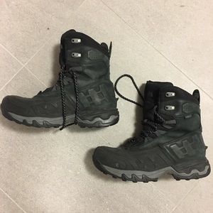 NORTH FACE snow boots.